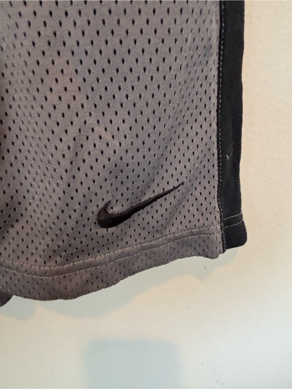 Nike Men’s Gray Athletic Mesh Shorts with Black Panels - Picture 4 of 5